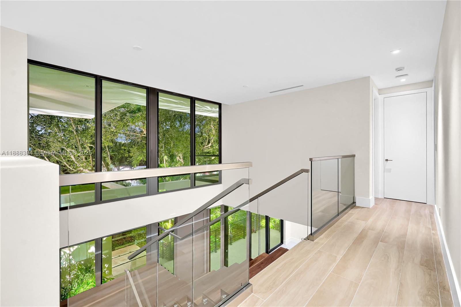 100 Hampton Ln Key Biscayne, FL 33149