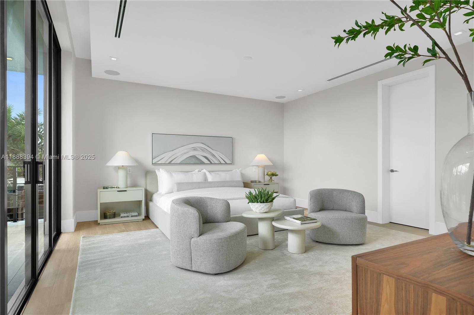 100 Hampton Ln Key Biscayne, FL 33149