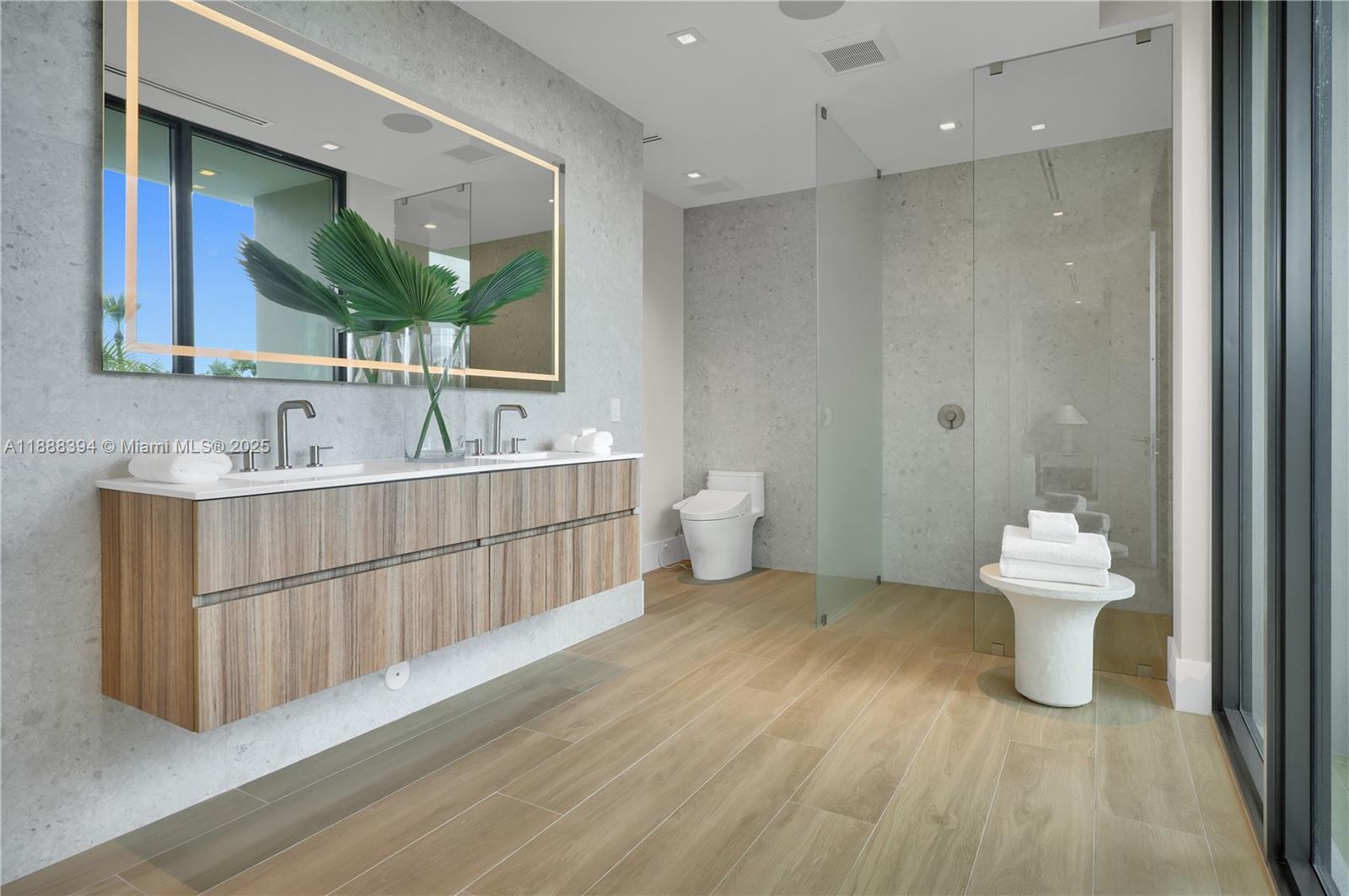 100 Hampton Ln Key Biscayne, FL 33149