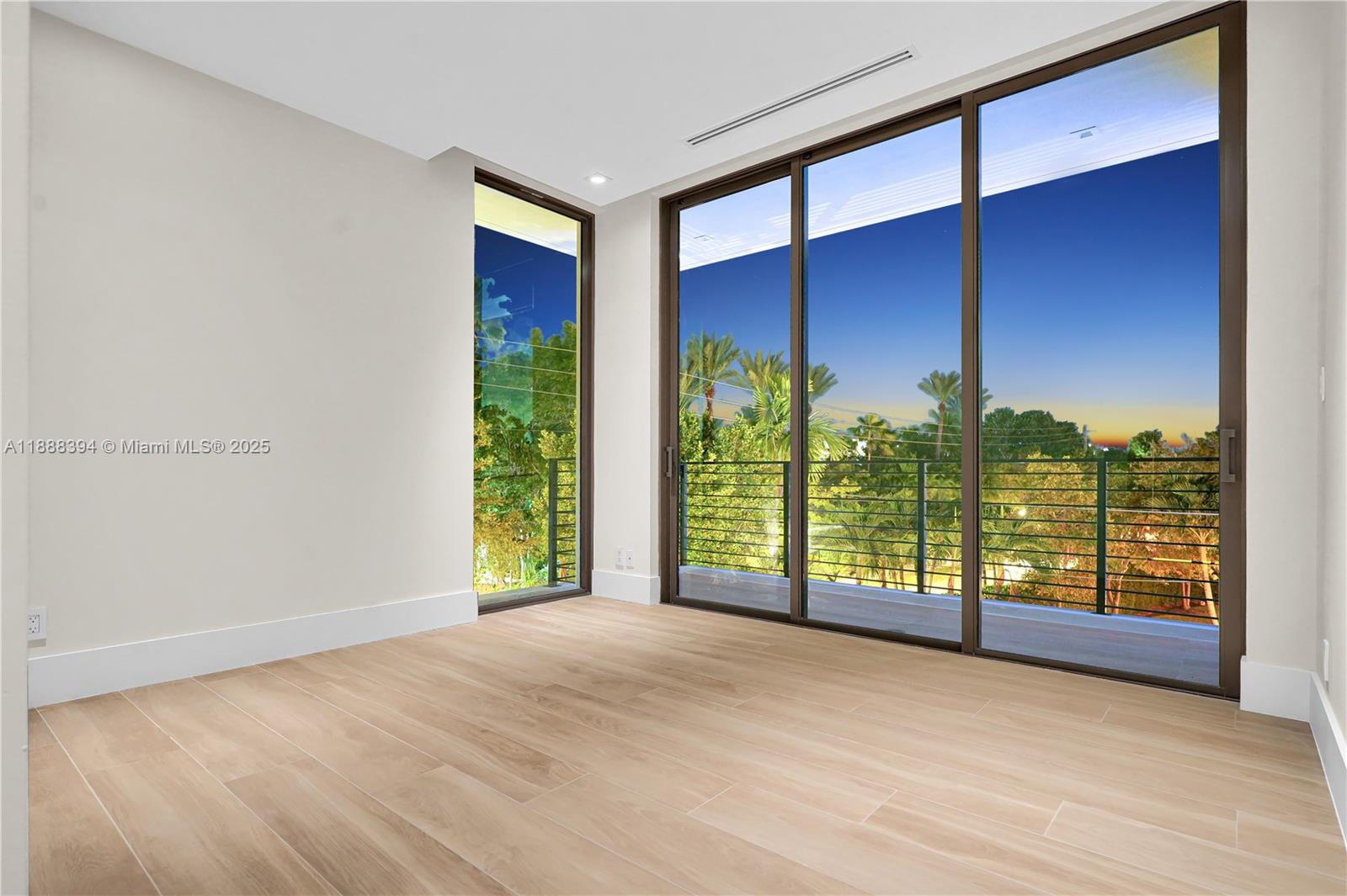 100 Hampton Ln Key Biscayne, FL 33149