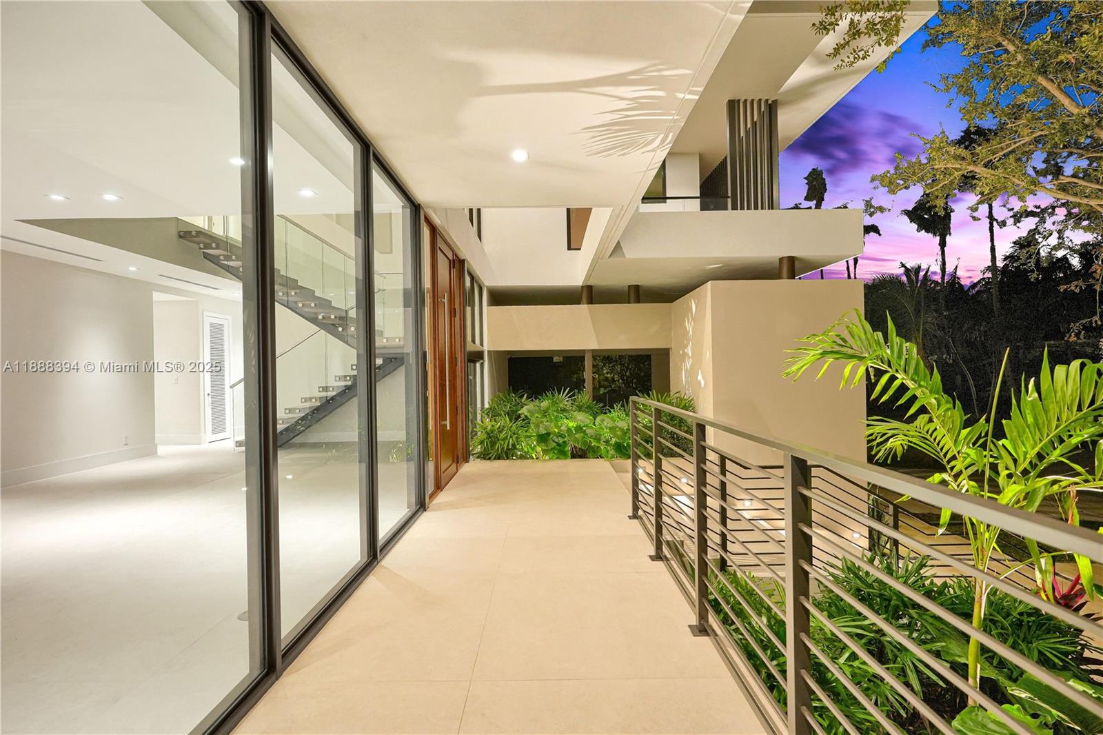 100 Hampton Ln Key Biscayne, FL 33149