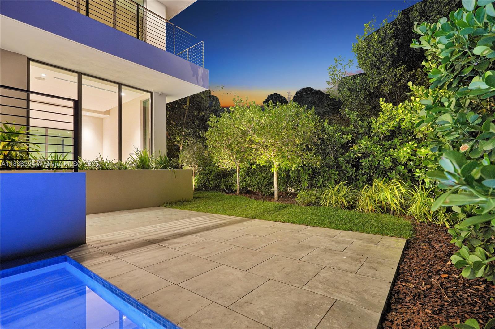 100 Hampton Ln Key Biscayne, FL 33149