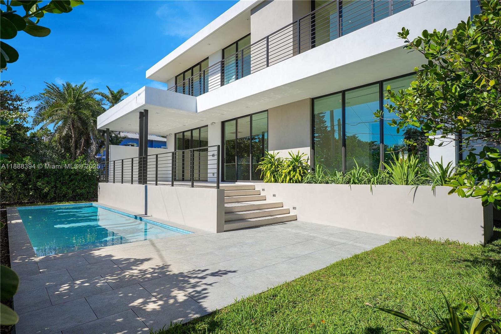 100 Hampton Ln Key Biscayne, FL 33149