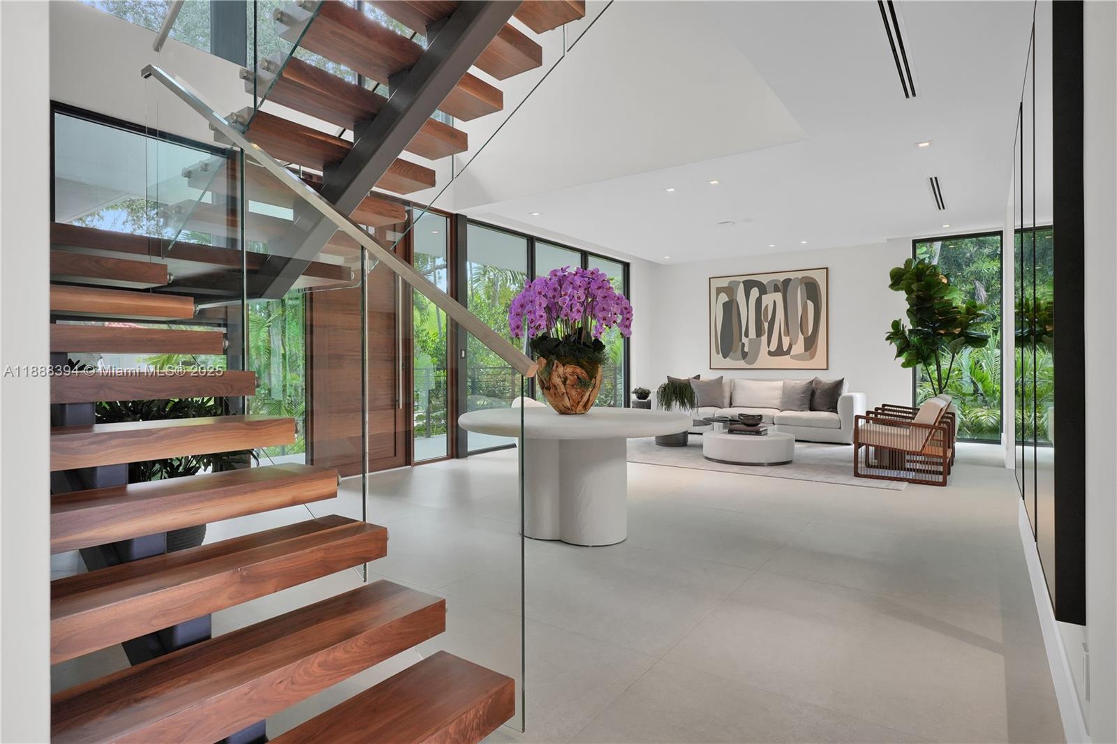 100 Hampton Ln Key Biscayne, FL 33149