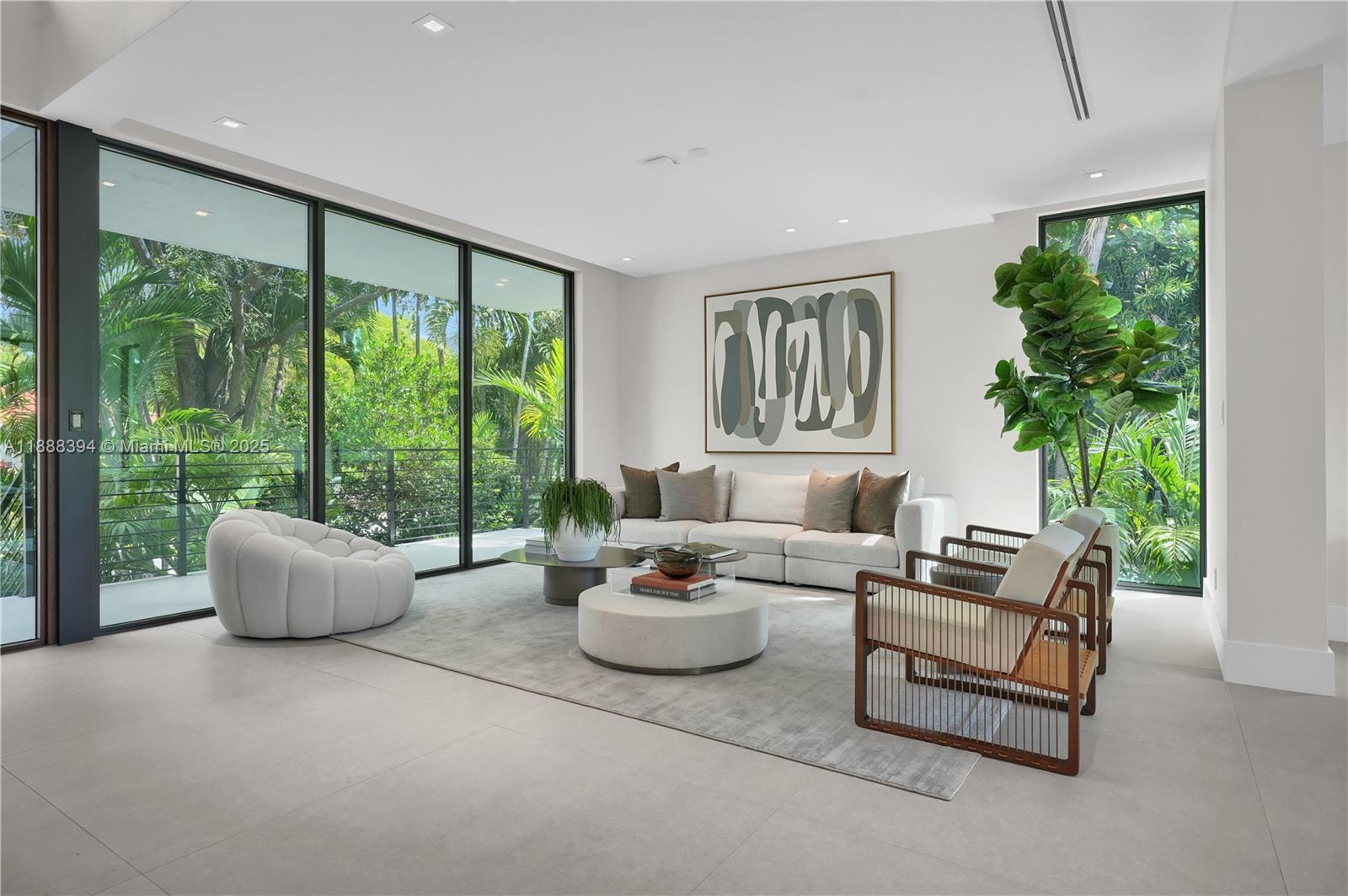 100 Hampton Ln Key Biscayne, FL 33149