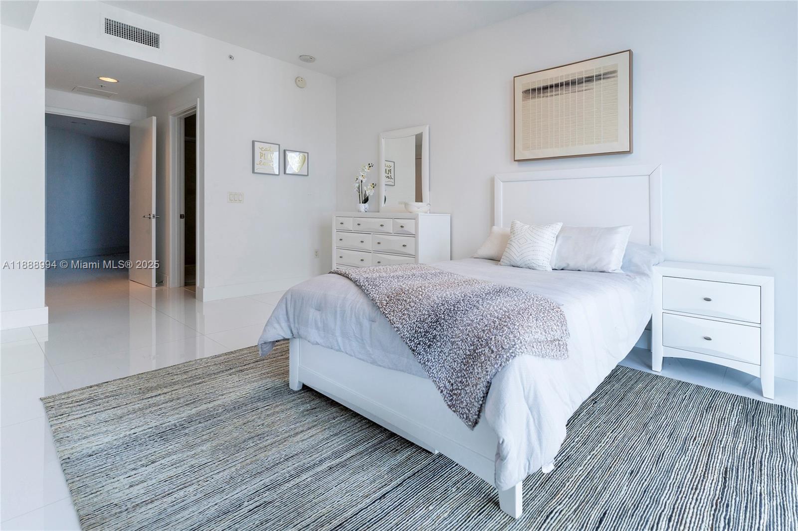 17111 Biscayne Blvd #2109 North Miami Beach, FL 33160