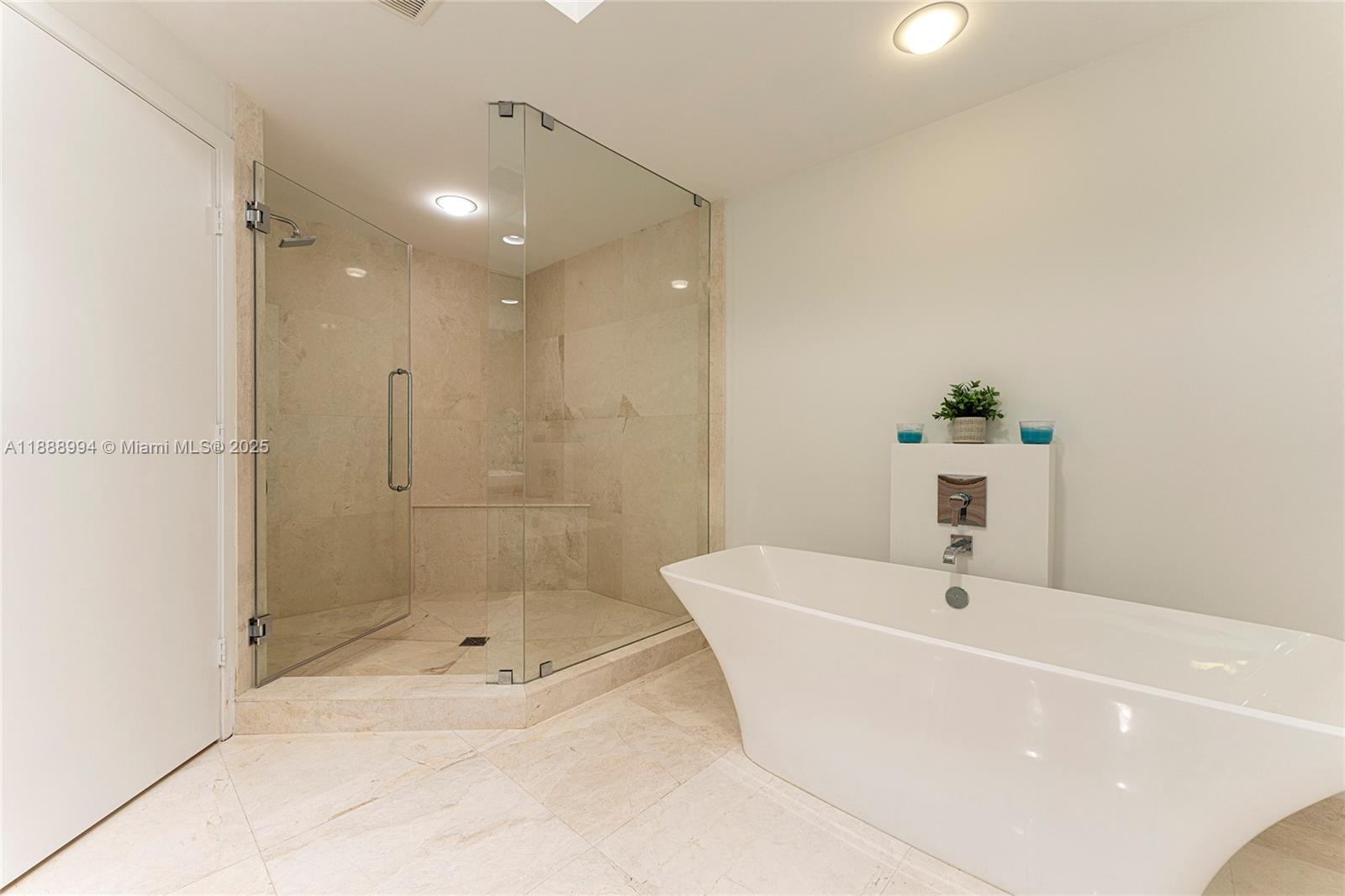 17111 Biscayne Blvd #2109 North Miami Beach, FL 33160