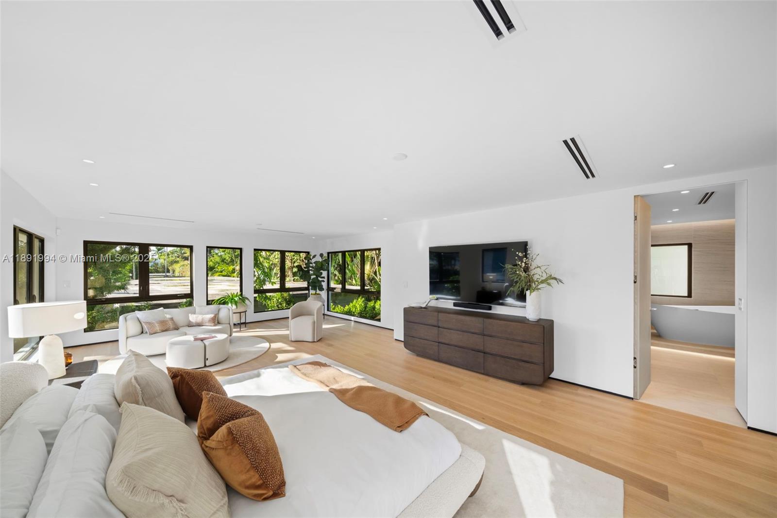 222 E Rivo Alto Dr Miami Beach, FL 33139