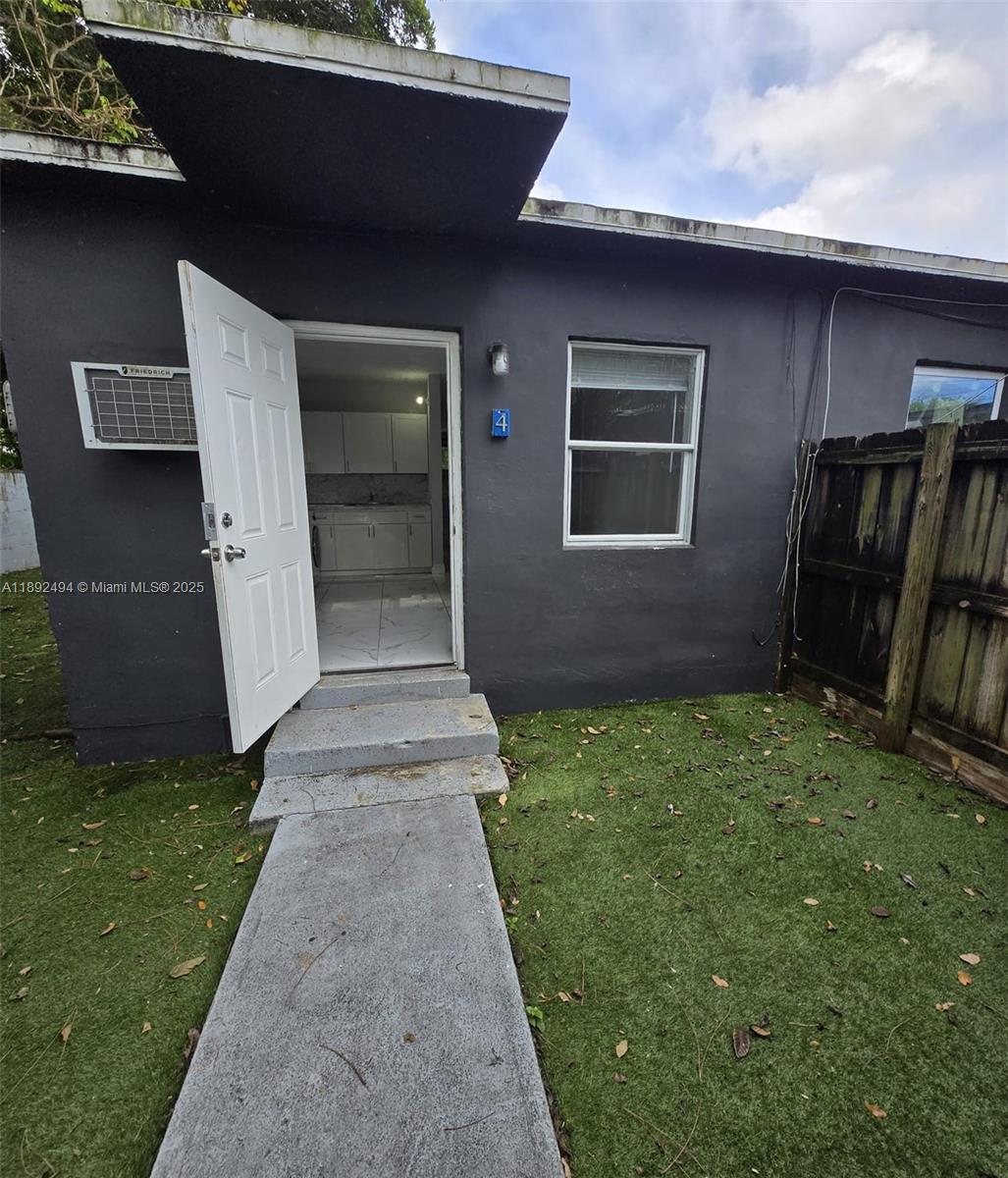 426 NW 14th Ave #1