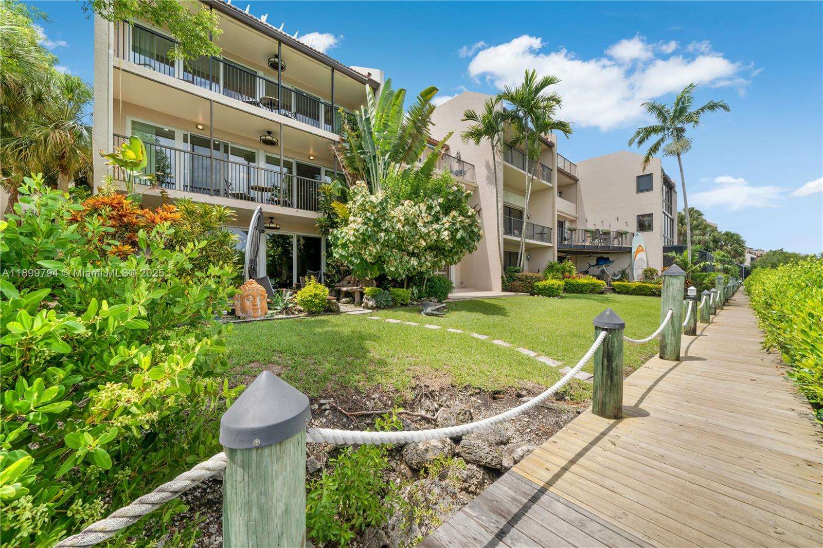 6100 Paradise Pt Dr Palmetto Bay, FL 33157