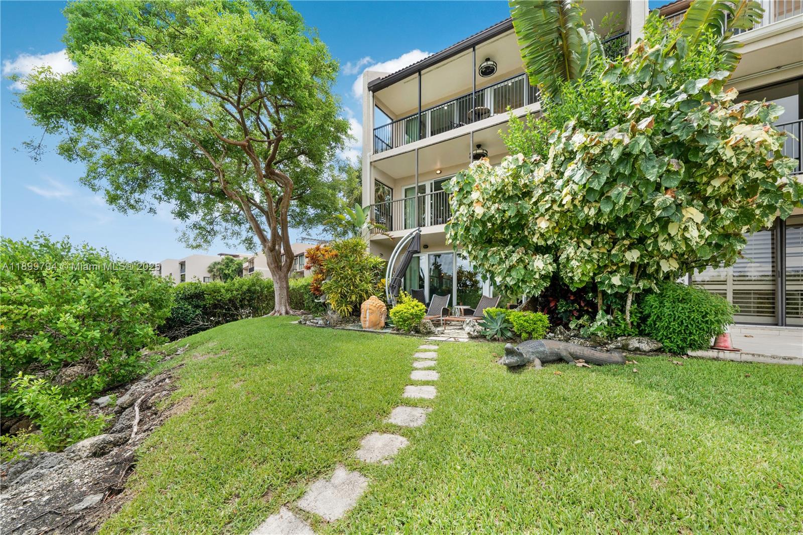 6100 Paradise Pt Dr Palmetto Bay, FL 33157