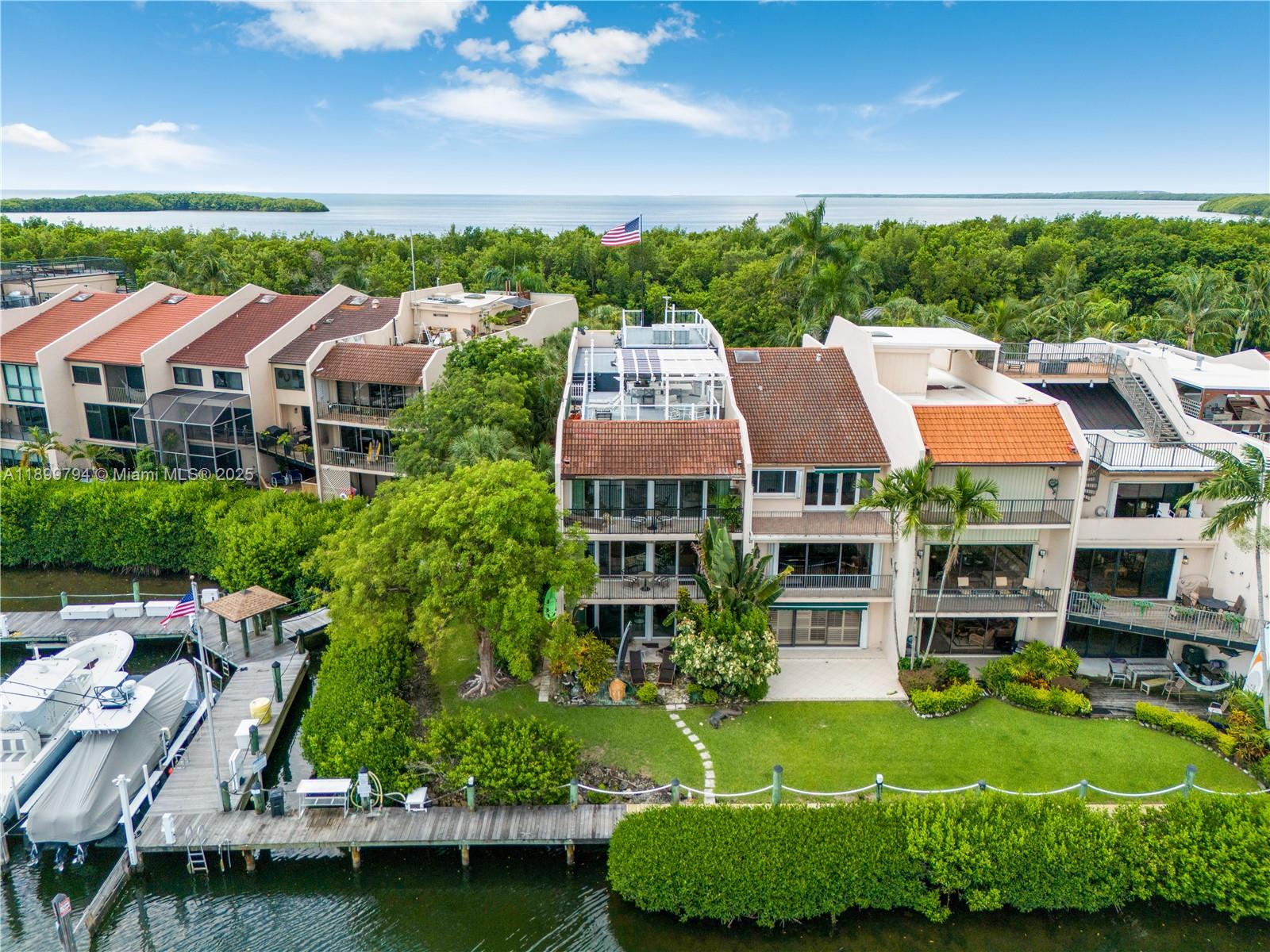 6100 Paradise Pt Dr Palmetto Bay, FL 33157