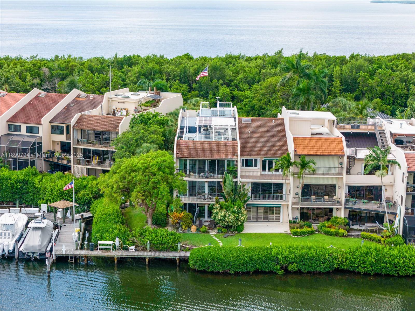 6100 Paradise Pt Dr Palmetto Bay, FL 33157