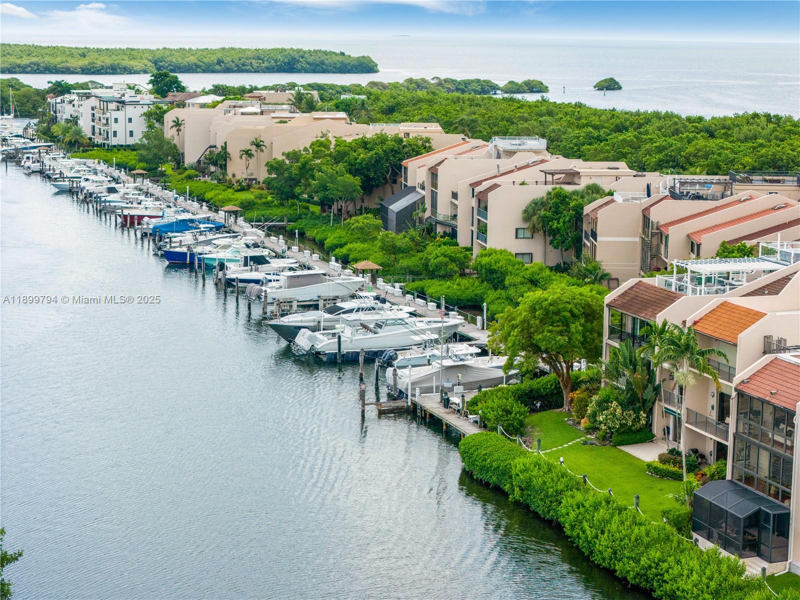 6100 Paradise Pt Dr Palmetto Bay, FL 33157