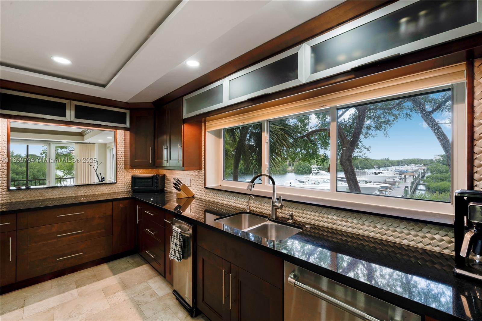 6100 Paradise Pt Dr Palmetto Bay, FL 33157