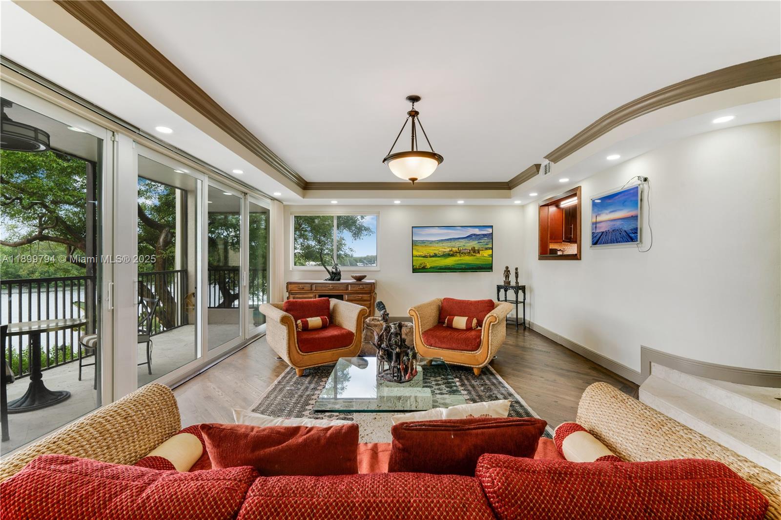 6100 Paradise Pt Dr Palmetto Bay, FL 33157