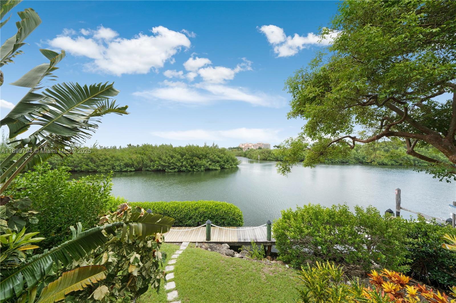 6100 Paradise Pt Dr Palmetto Bay, FL 33157