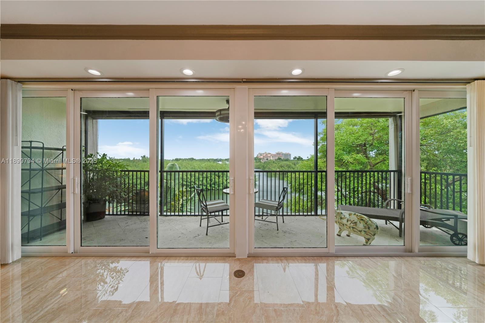 6100 Paradise Pt Dr Palmetto Bay, FL 33157