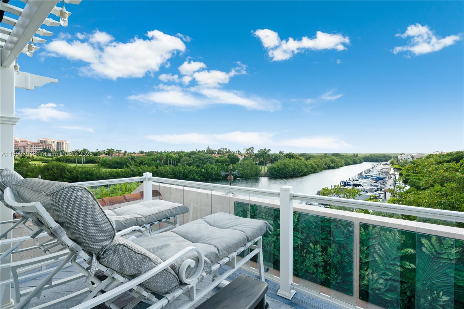 6100 Paradise Pt Dr Palmetto Bay, FL 33157