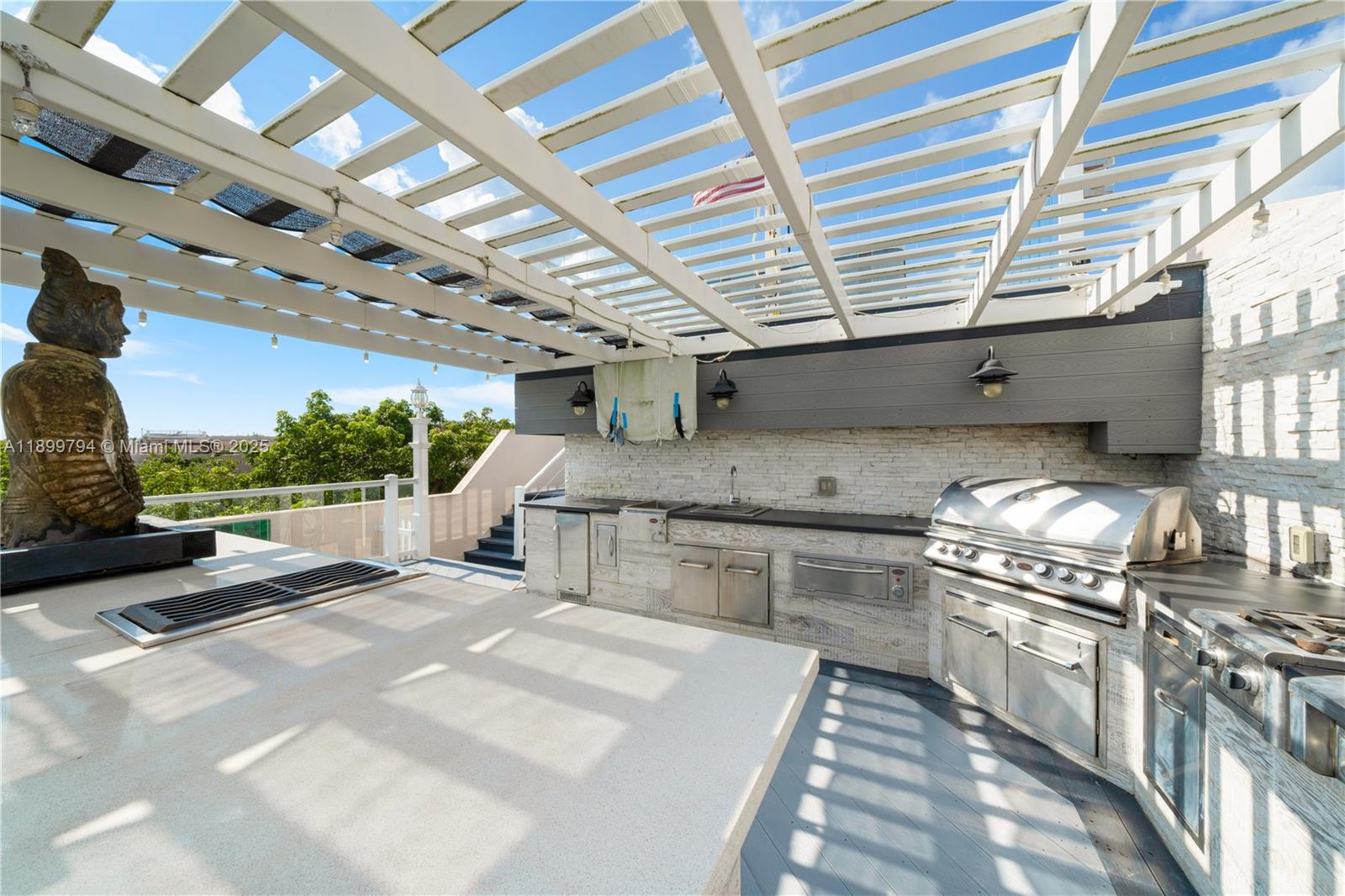 6100 Paradise Pt Dr Palmetto Bay, FL 33157