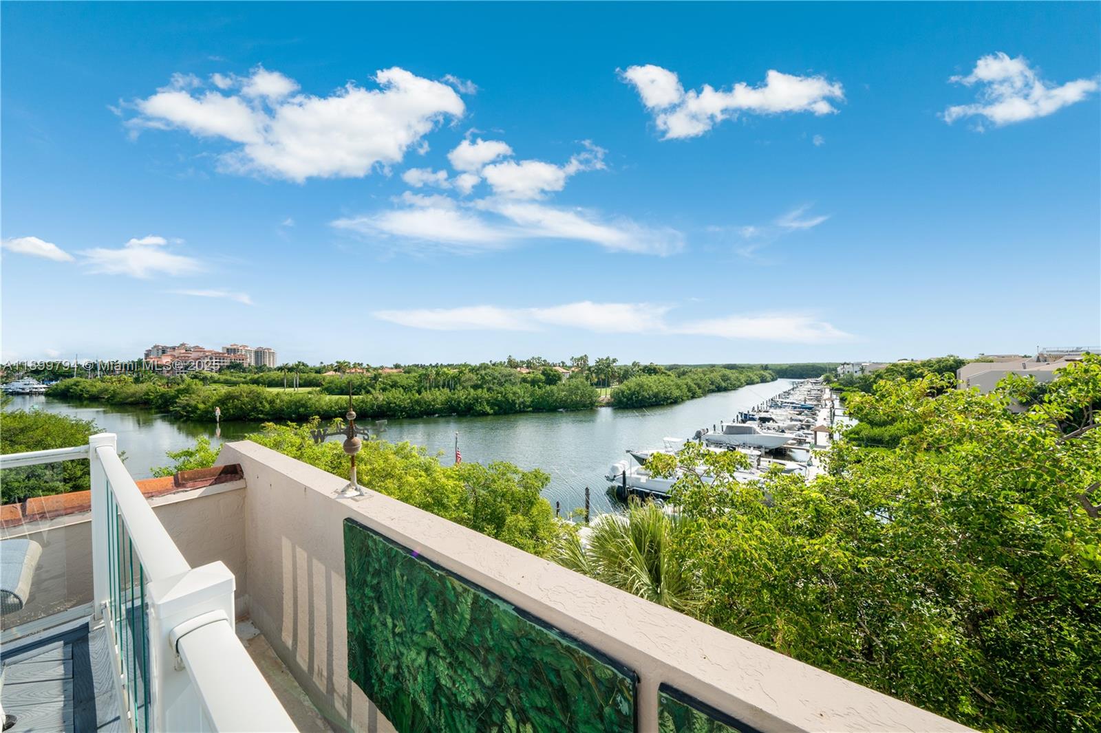 6100 Paradise Pt Dr Palmetto Bay, FL 33157