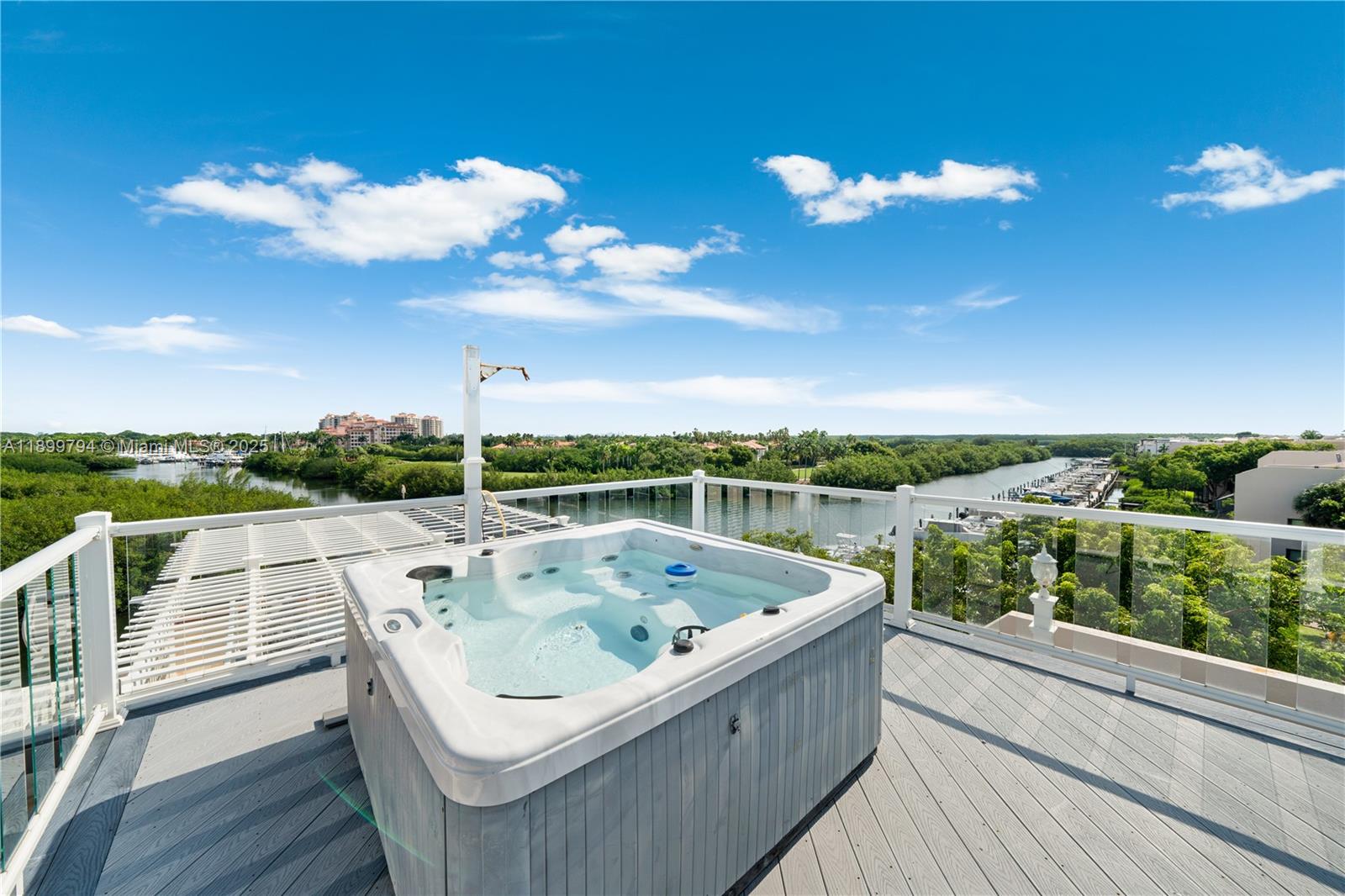 6100 Paradise Pt Dr Palmetto Bay, FL 33157