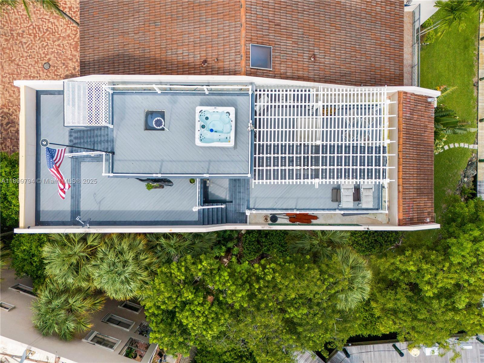 6100 Paradise Pt Dr Palmetto Bay, FL 33157