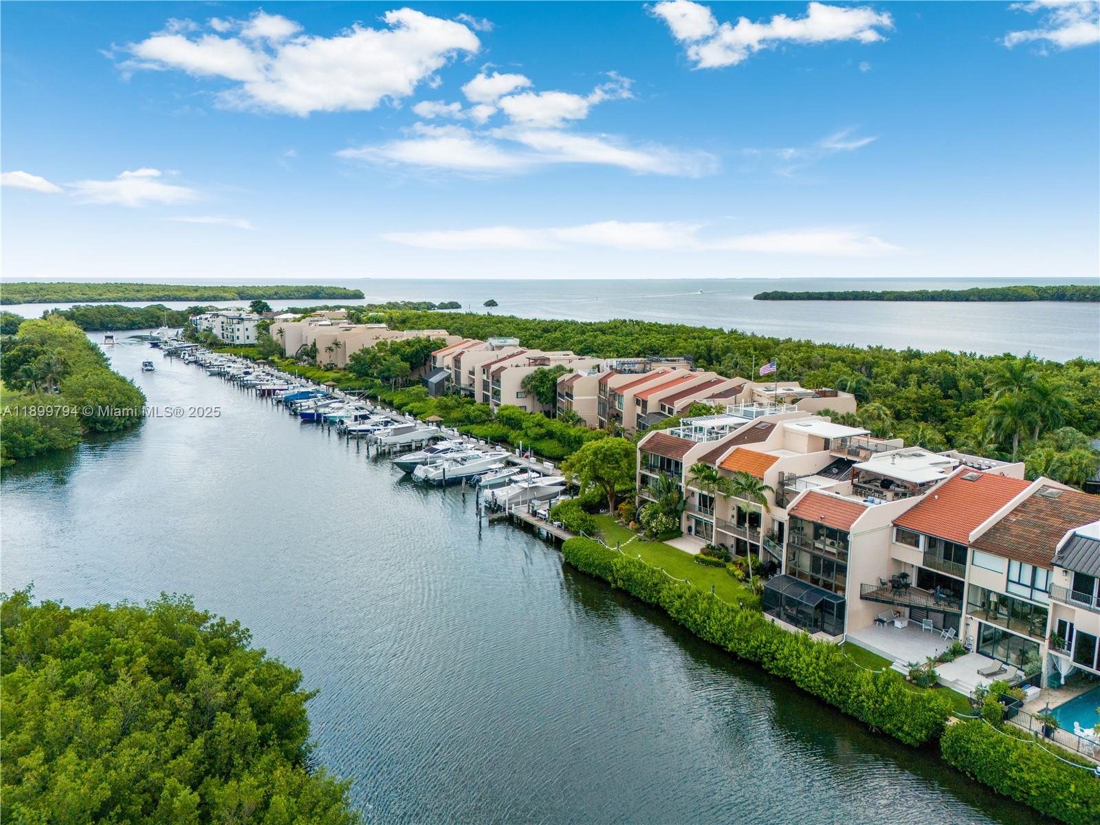 6100 Paradise Pt Dr Palmetto Bay, FL 33157