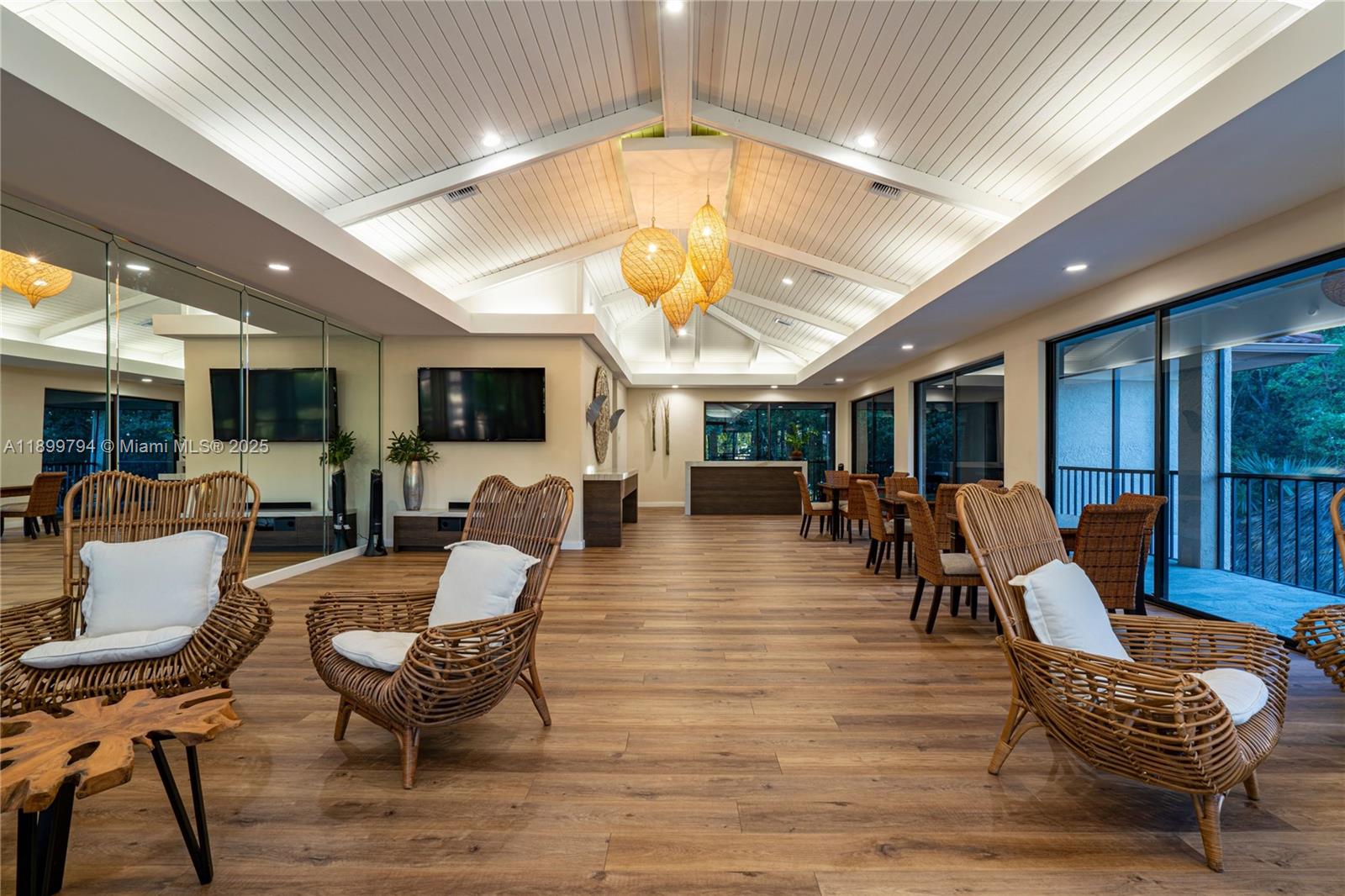 6100 Paradise Pt Dr Palmetto Bay, FL 33157