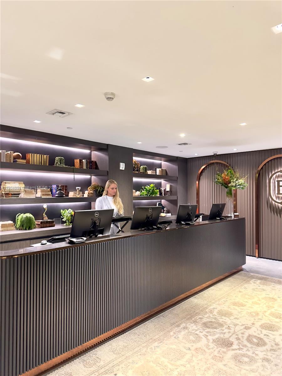 398 NE 5th St #2114 Miami, FL 33132