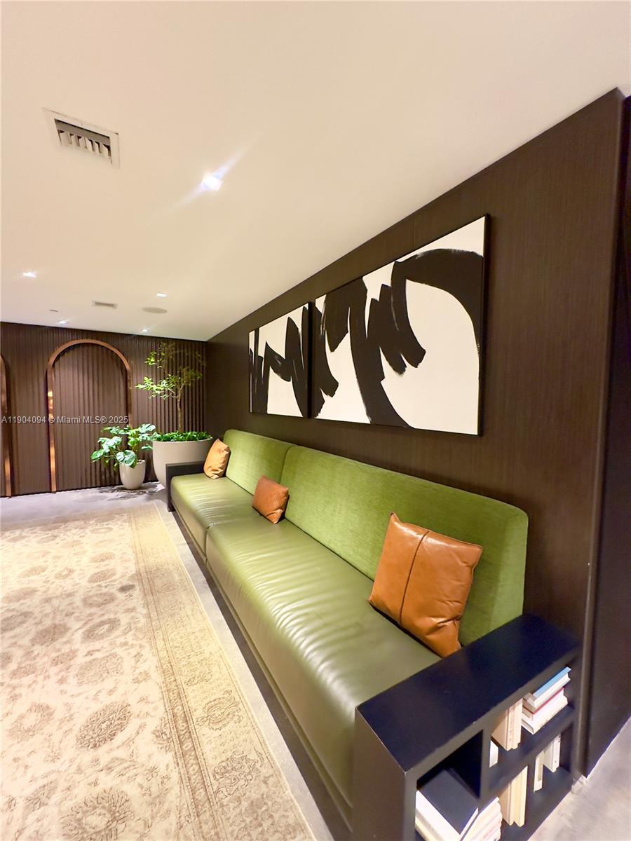 398 NE 5th St #2114 Miami, FL 33132