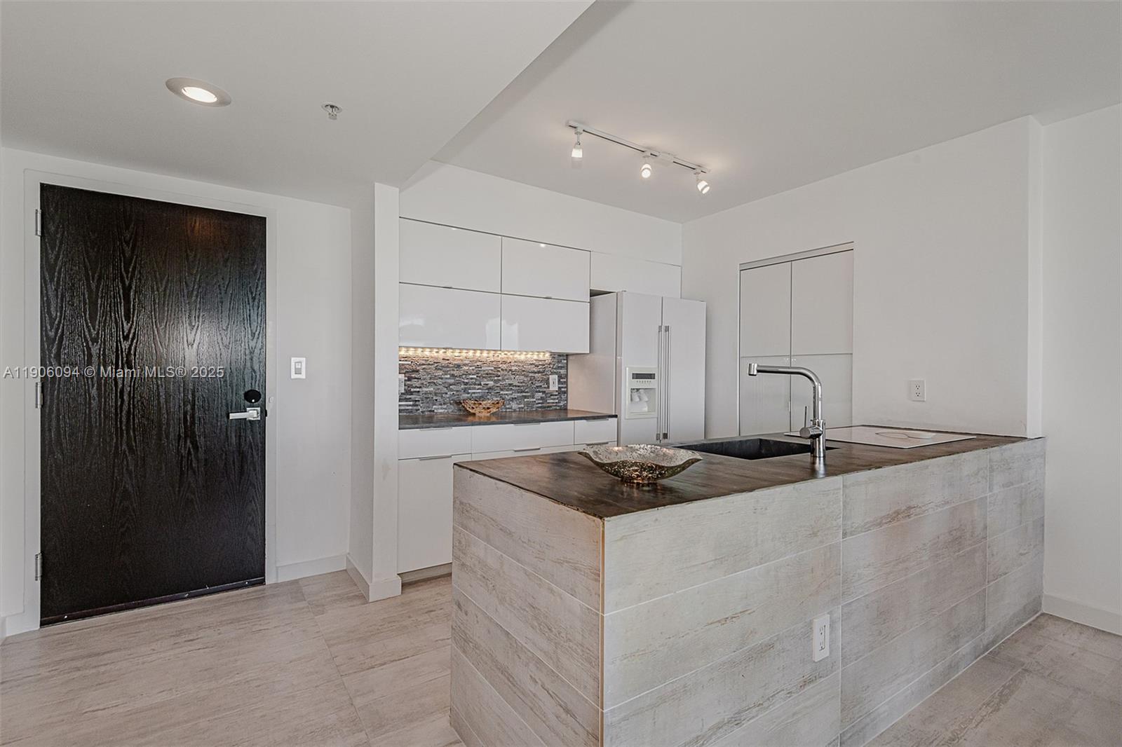 90 Alton Rd #2506 Miami Beach, FL 33139