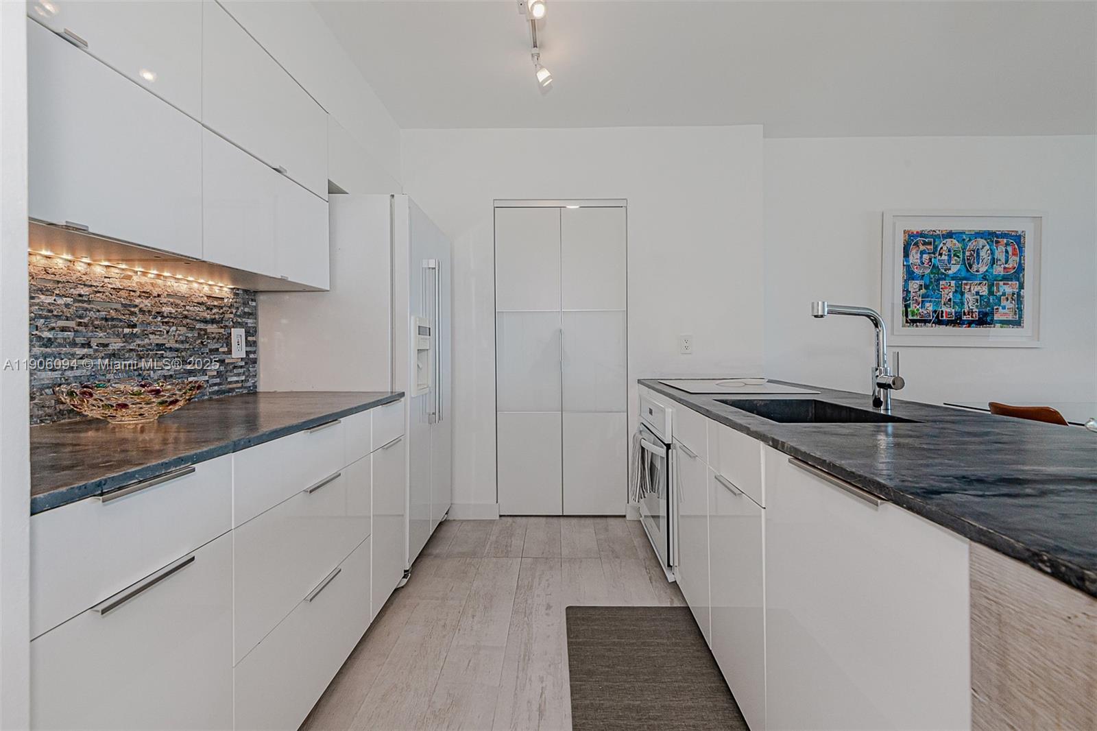 90 Alton Rd #2506 Miami Beach, FL 33139