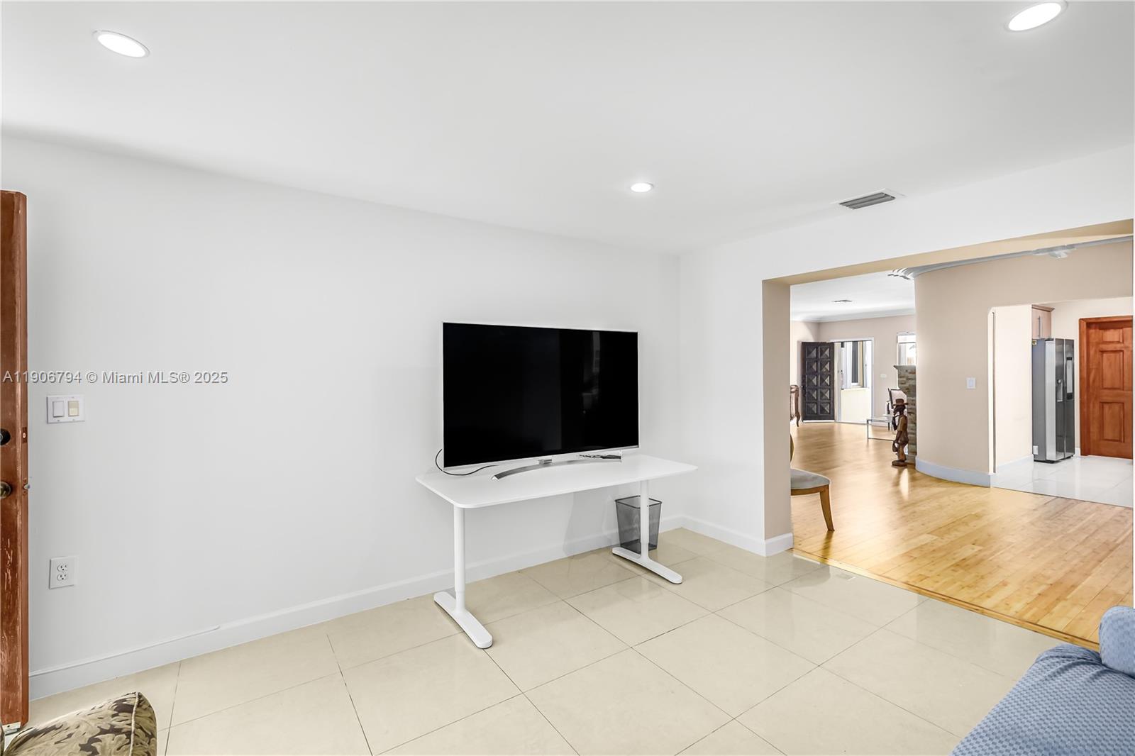 9457 Carlyle Ave Surfside, FL 33154