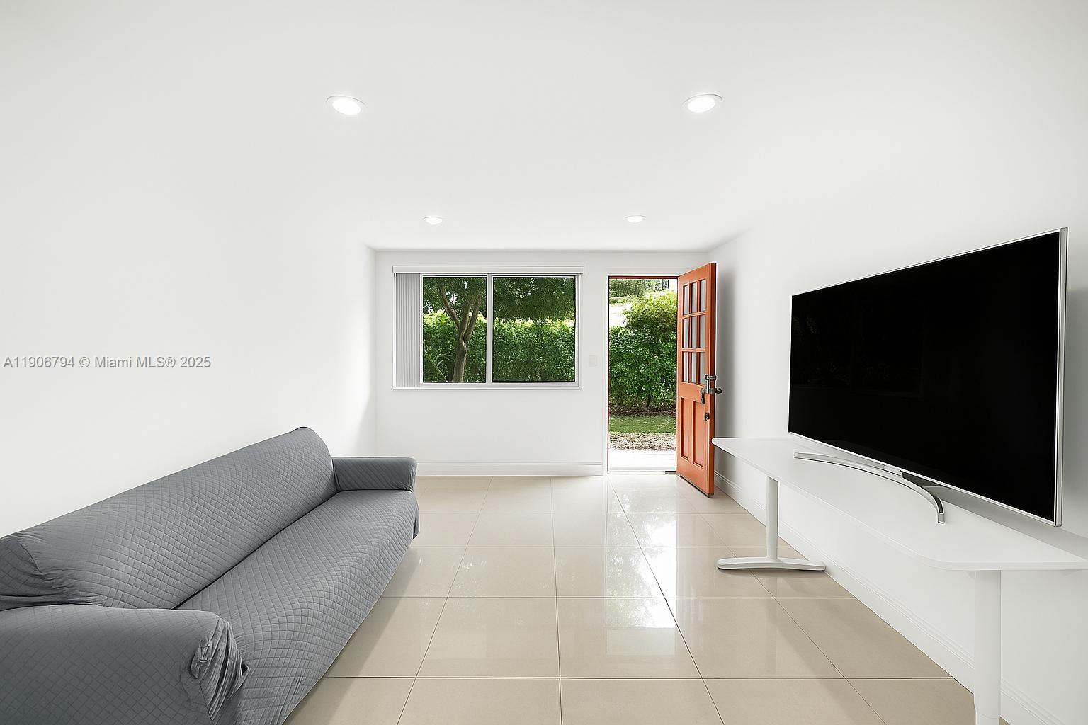 9457 Carlyle Ave Surfside, FL 33154