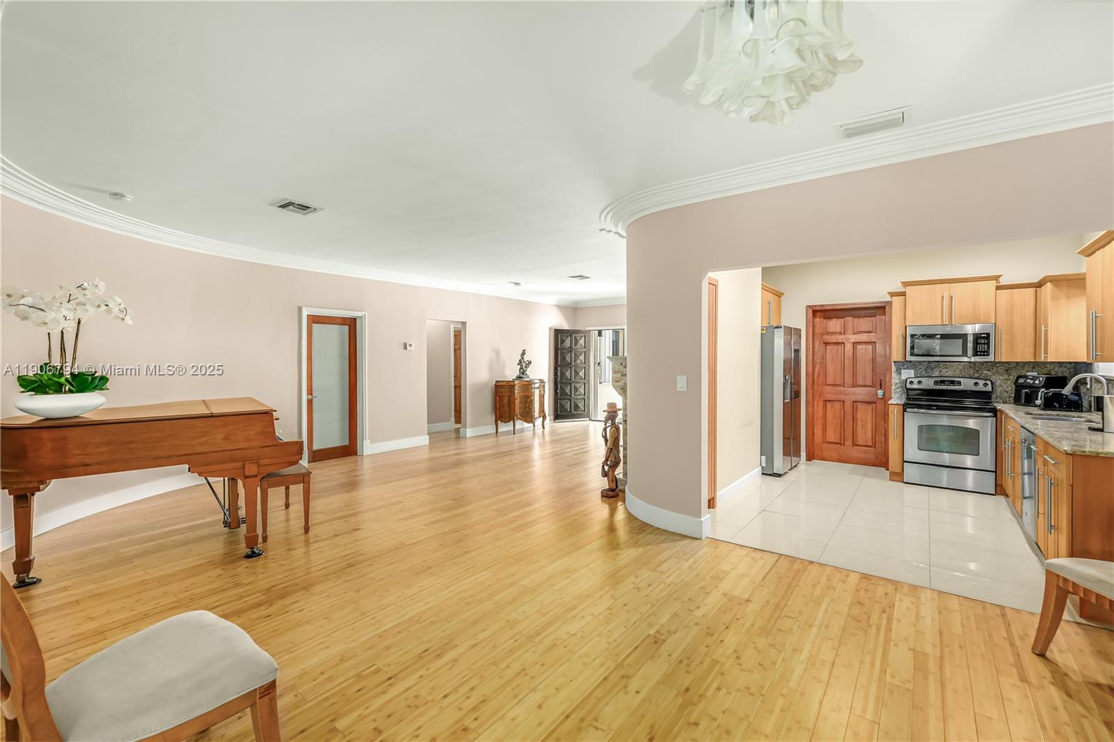 9457 Carlyle Ave Surfside, FL 33154