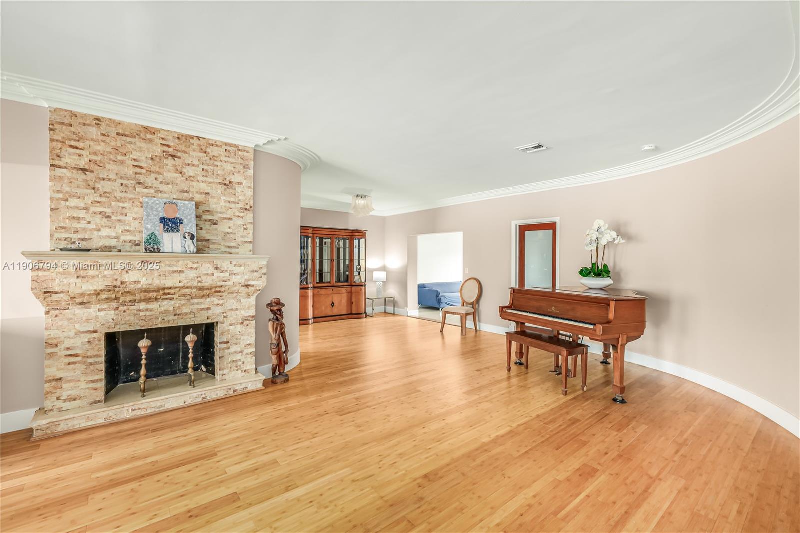 9457 Carlyle Ave Surfside, FL 33154