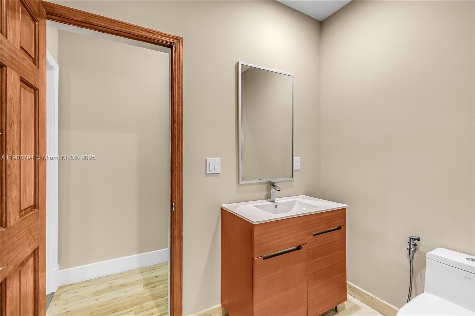 9457 Carlyle Ave Surfside, FL 33154