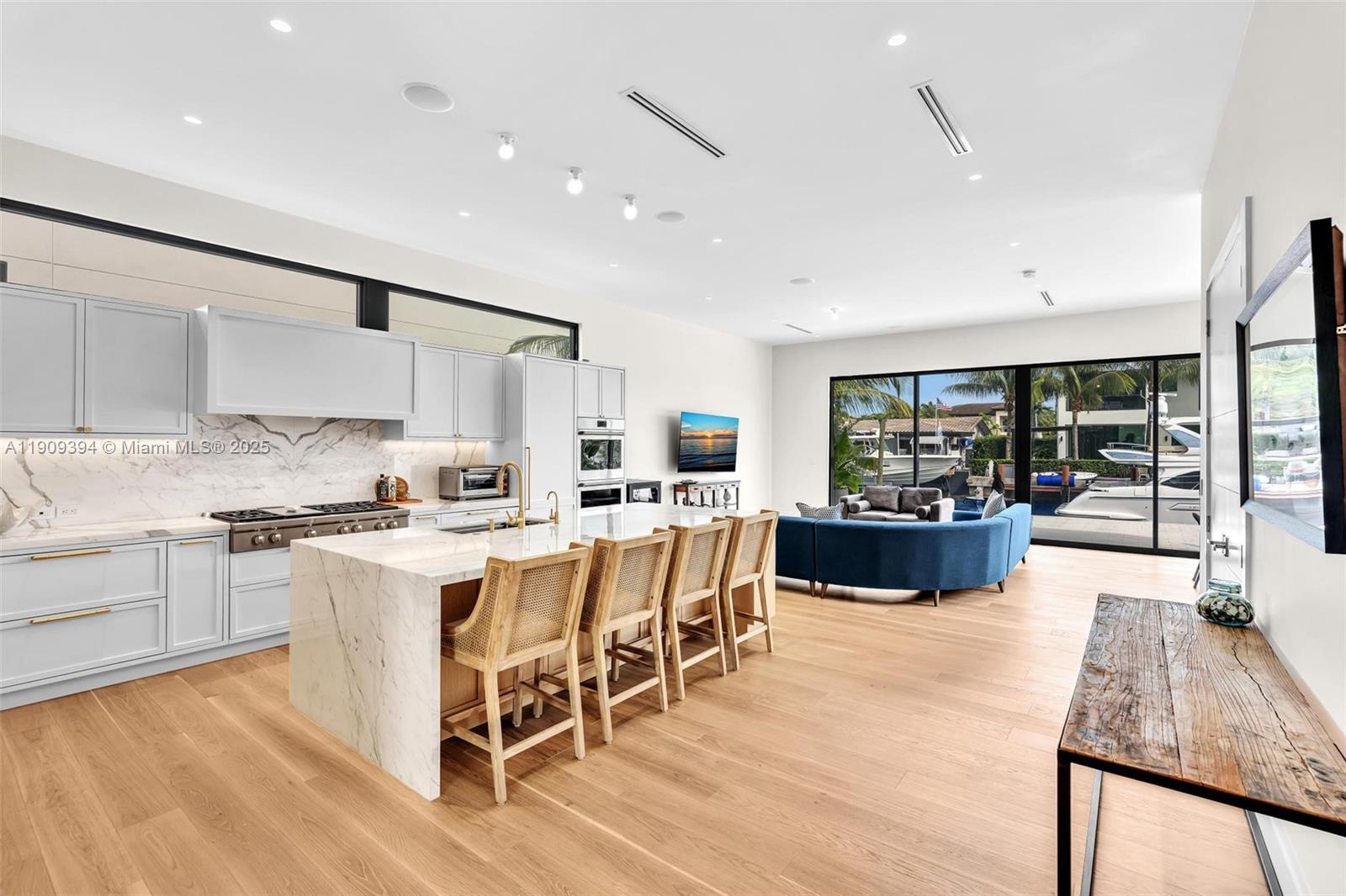 13045 Coronado Ter North Miami, FL 33181