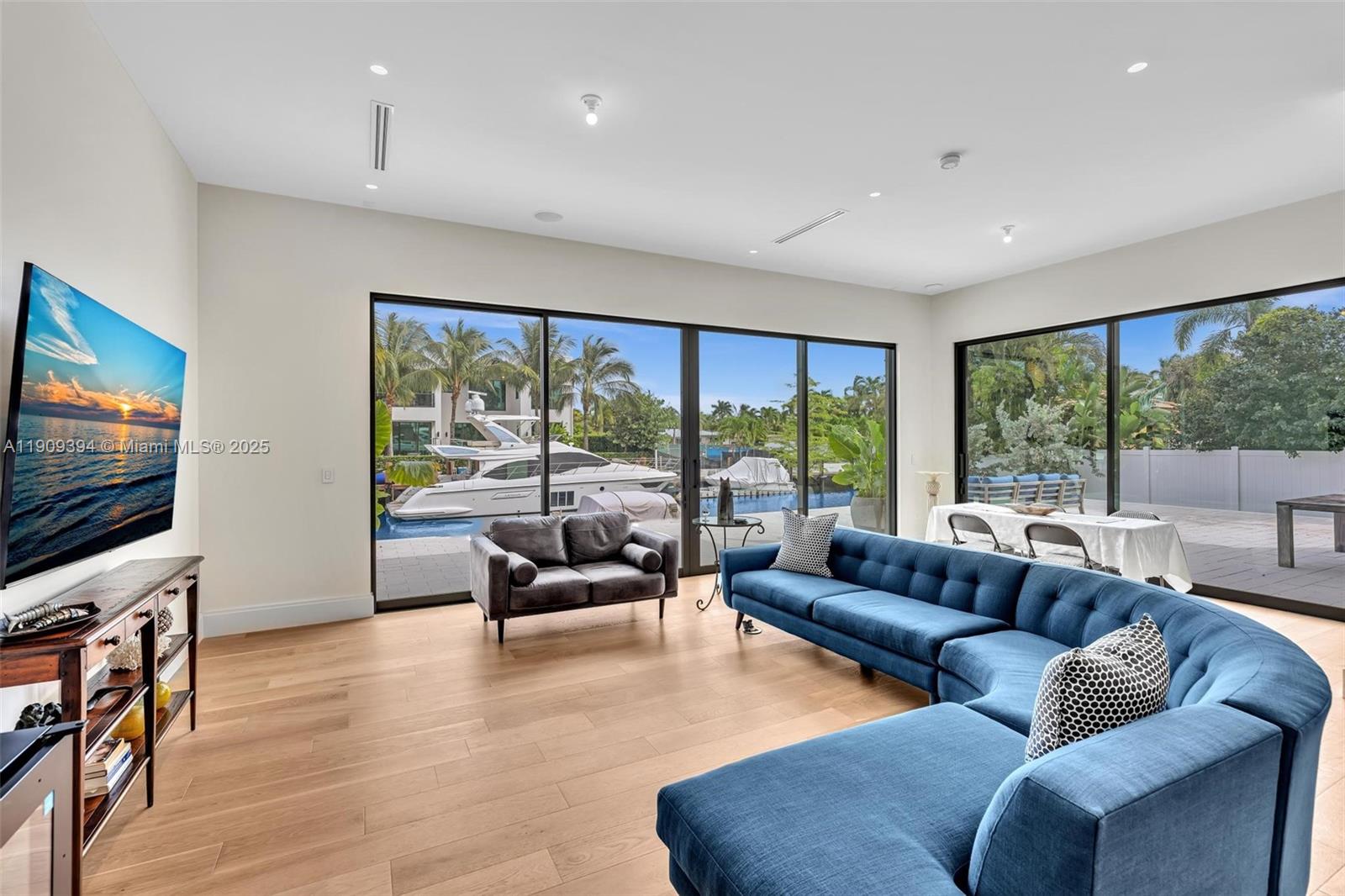 13045 Coronado Ter North Miami, FL 33181