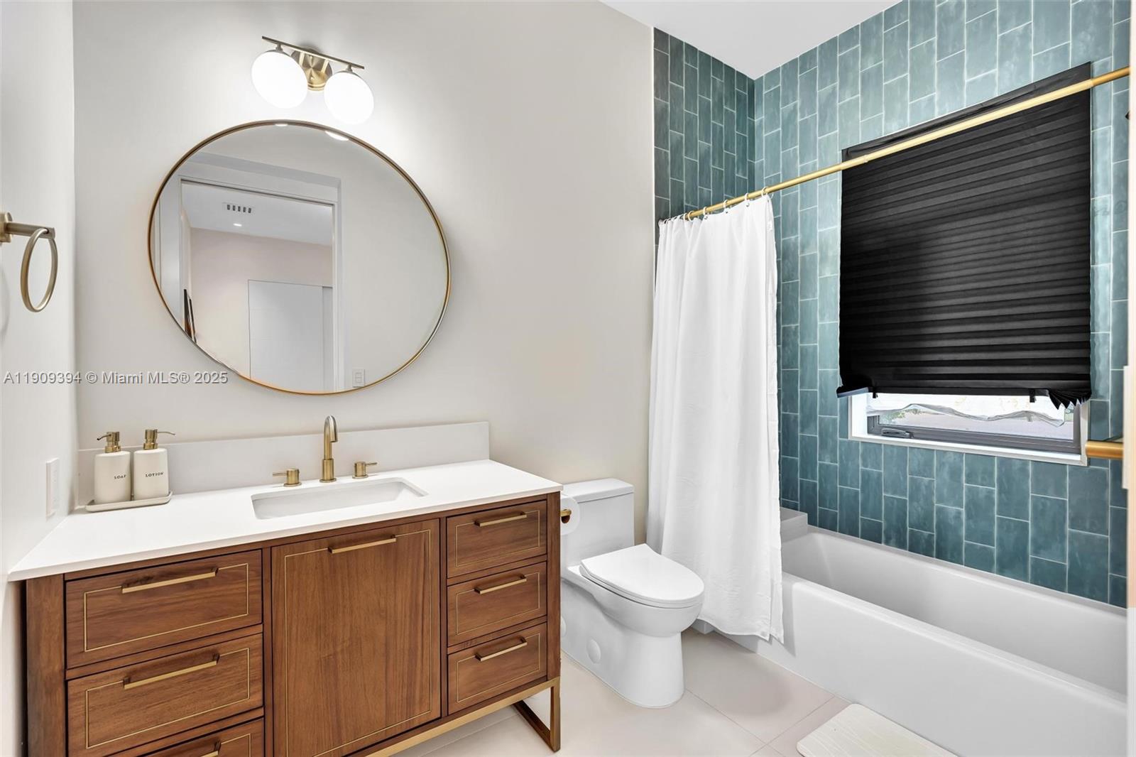 13045 Coronado Ter North Miami, FL 33181