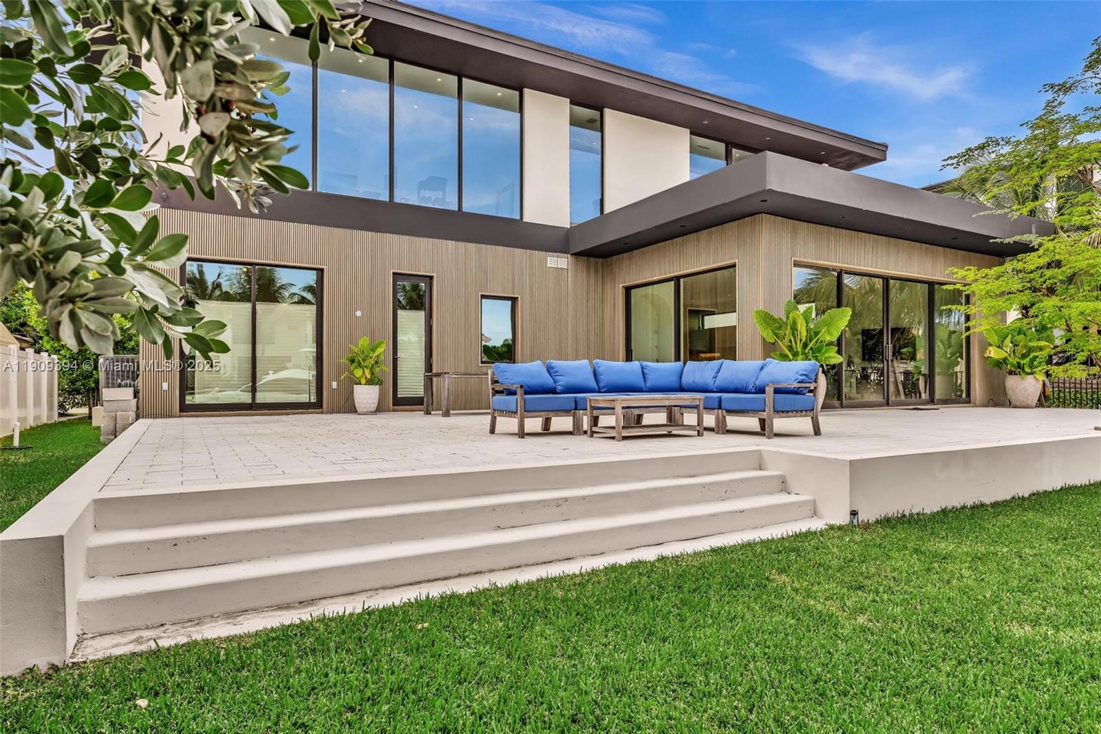 13045 Coronado Ter North Miami, FL 33181