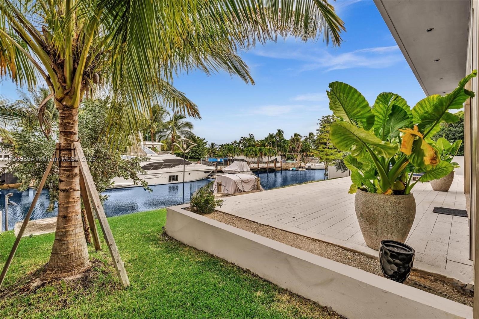 13045 Coronado Ter North Miami, FL 33181