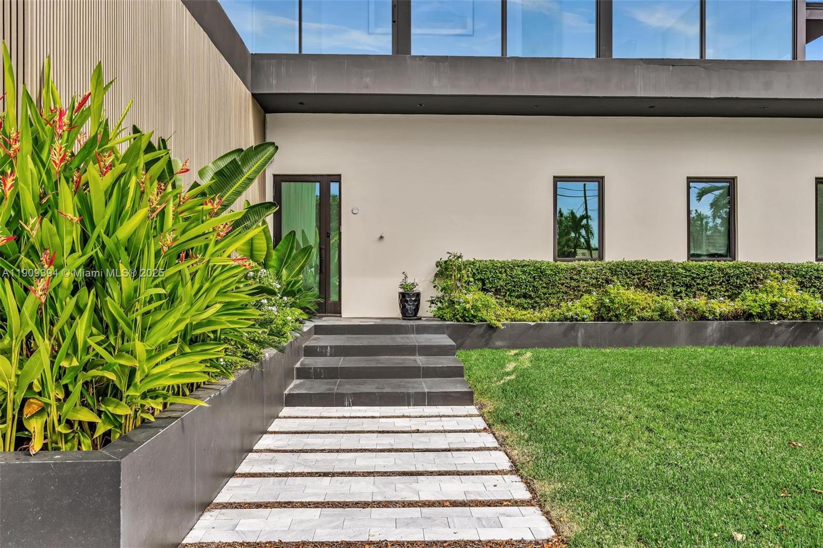 13045 Coronado Ter North Miami, FL 33181