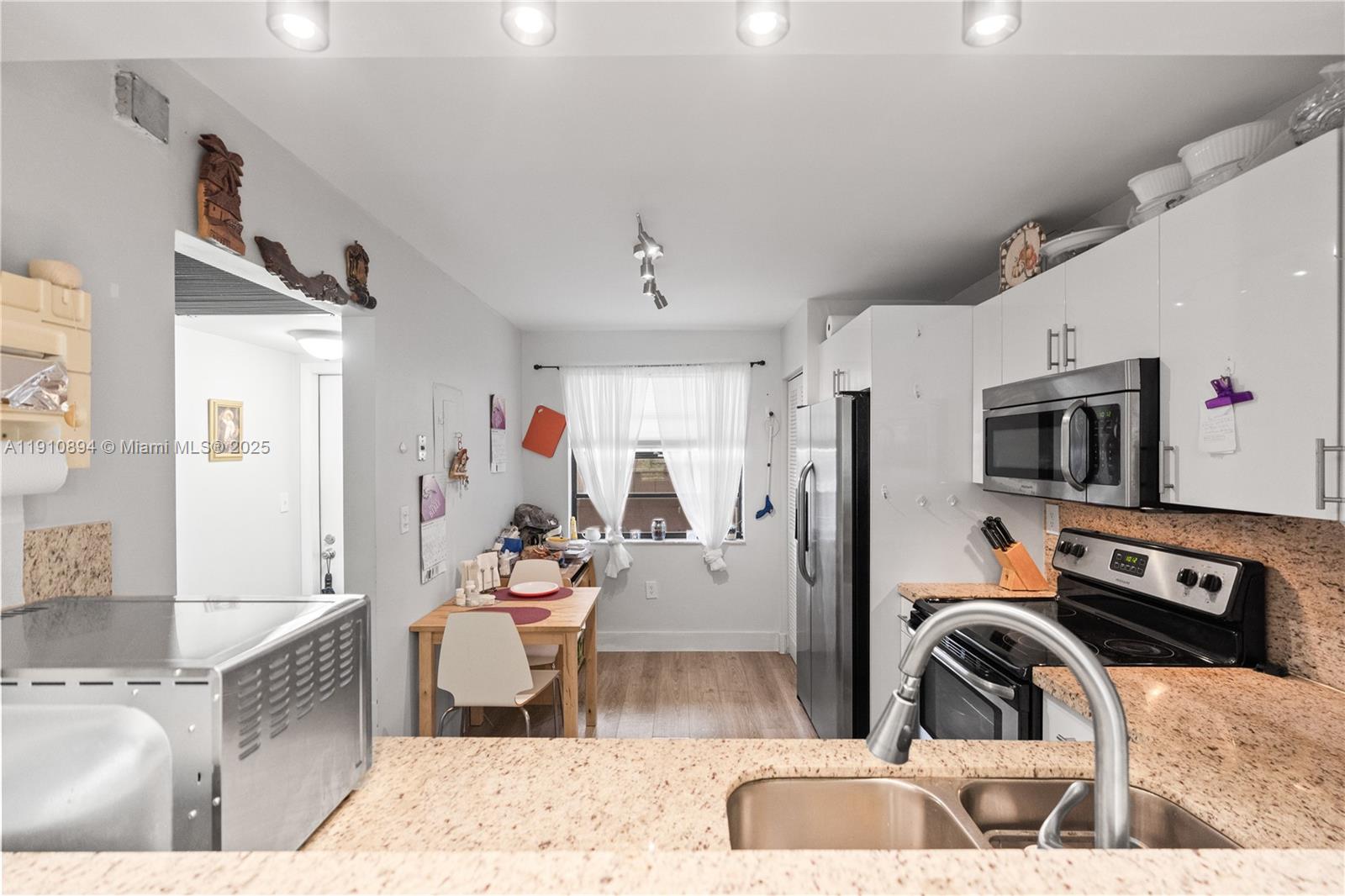 1000 Colony Pt Cir #308 Pembroke Pines, FL 33026