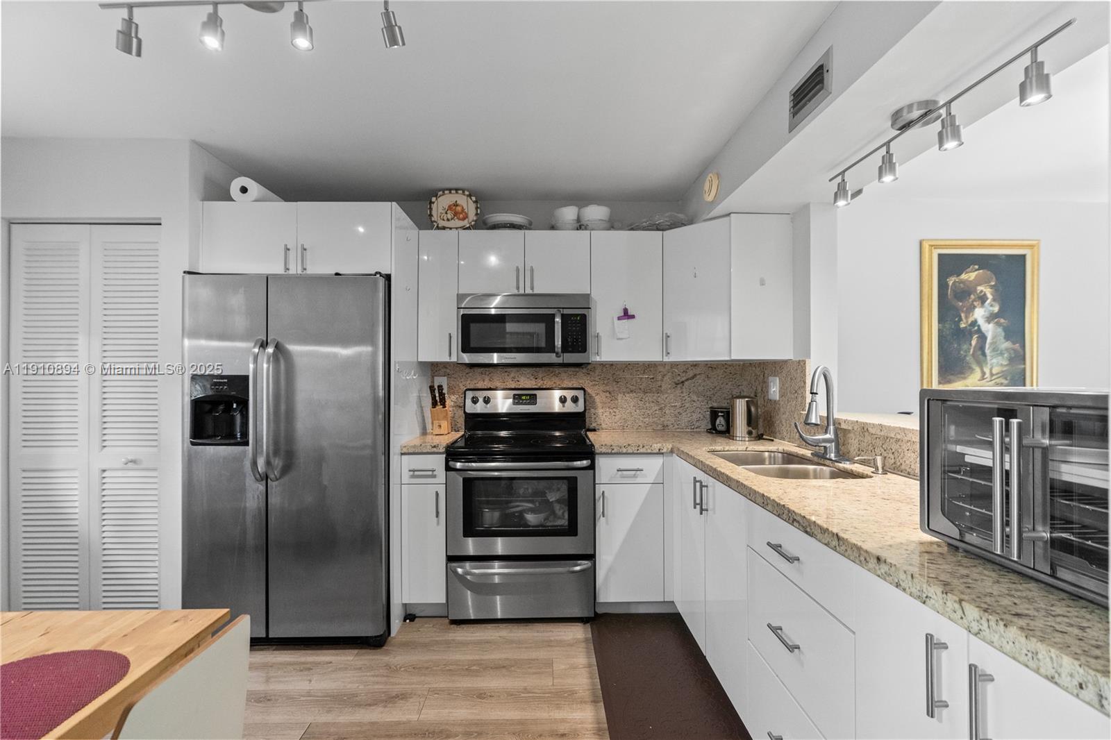 1000 Colony Pt Cir #308 Pembroke Pines, FL 33026