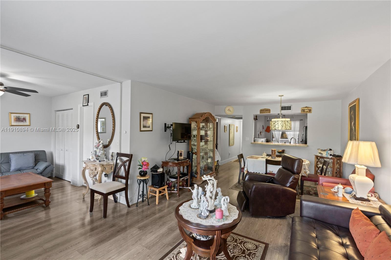 1000 Colony Pt Cir #308 Pembroke Pines, FL 33026