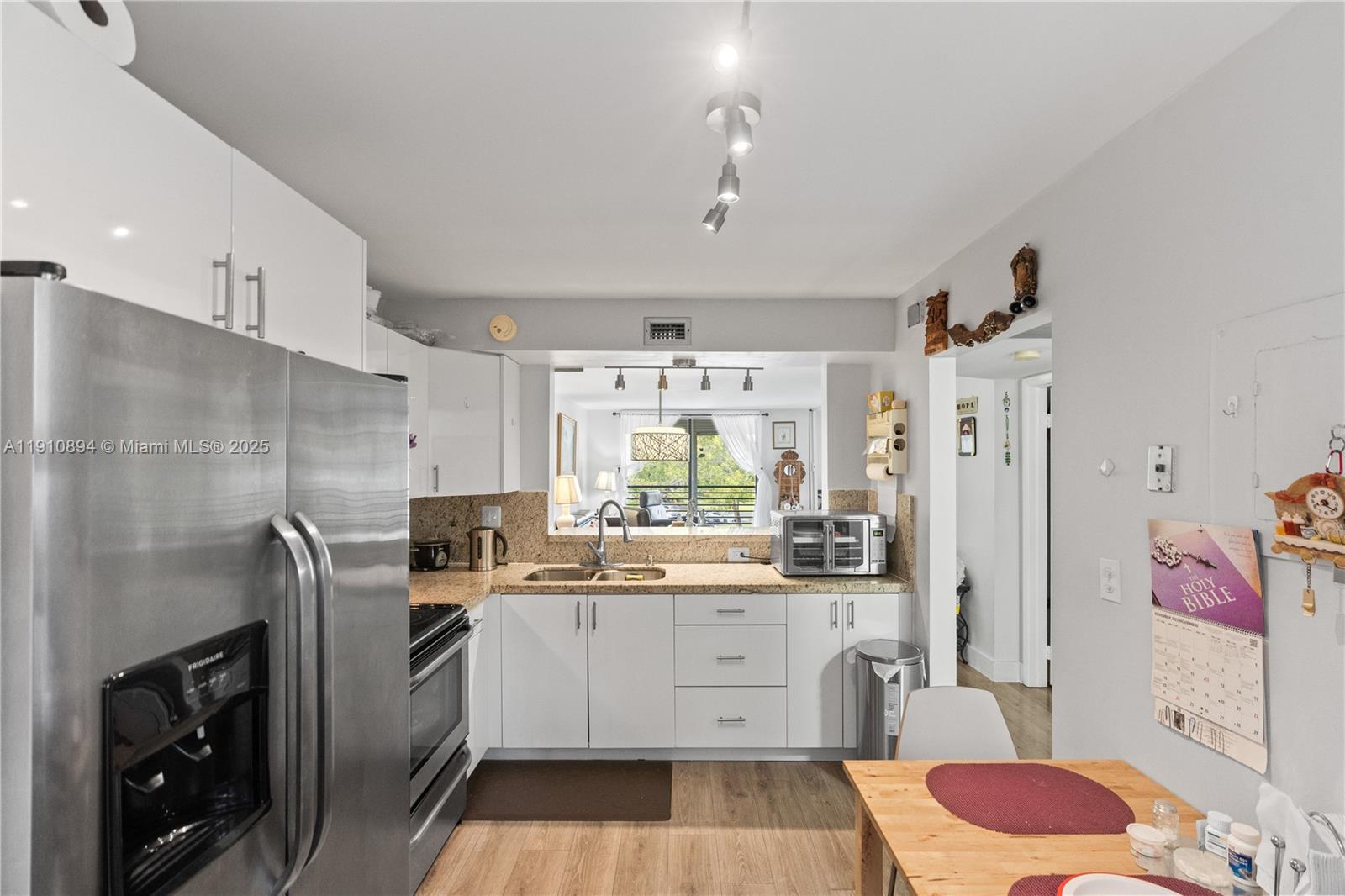 1000 Colony Pt Cir #308 Pembroke Pines, FL 33026