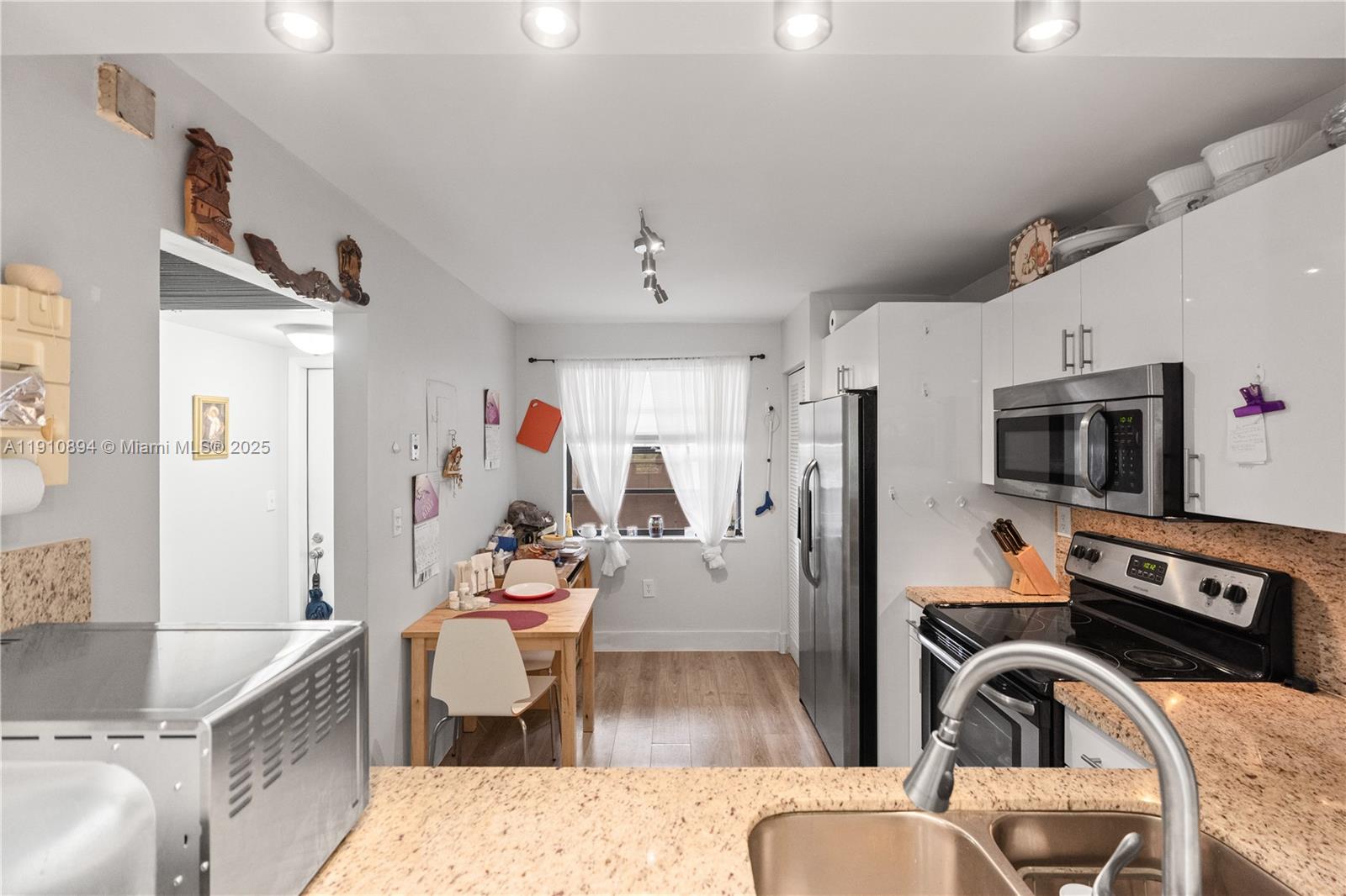 1000 Colony Pt Cir #308 Pembroke Pines, FL 33026