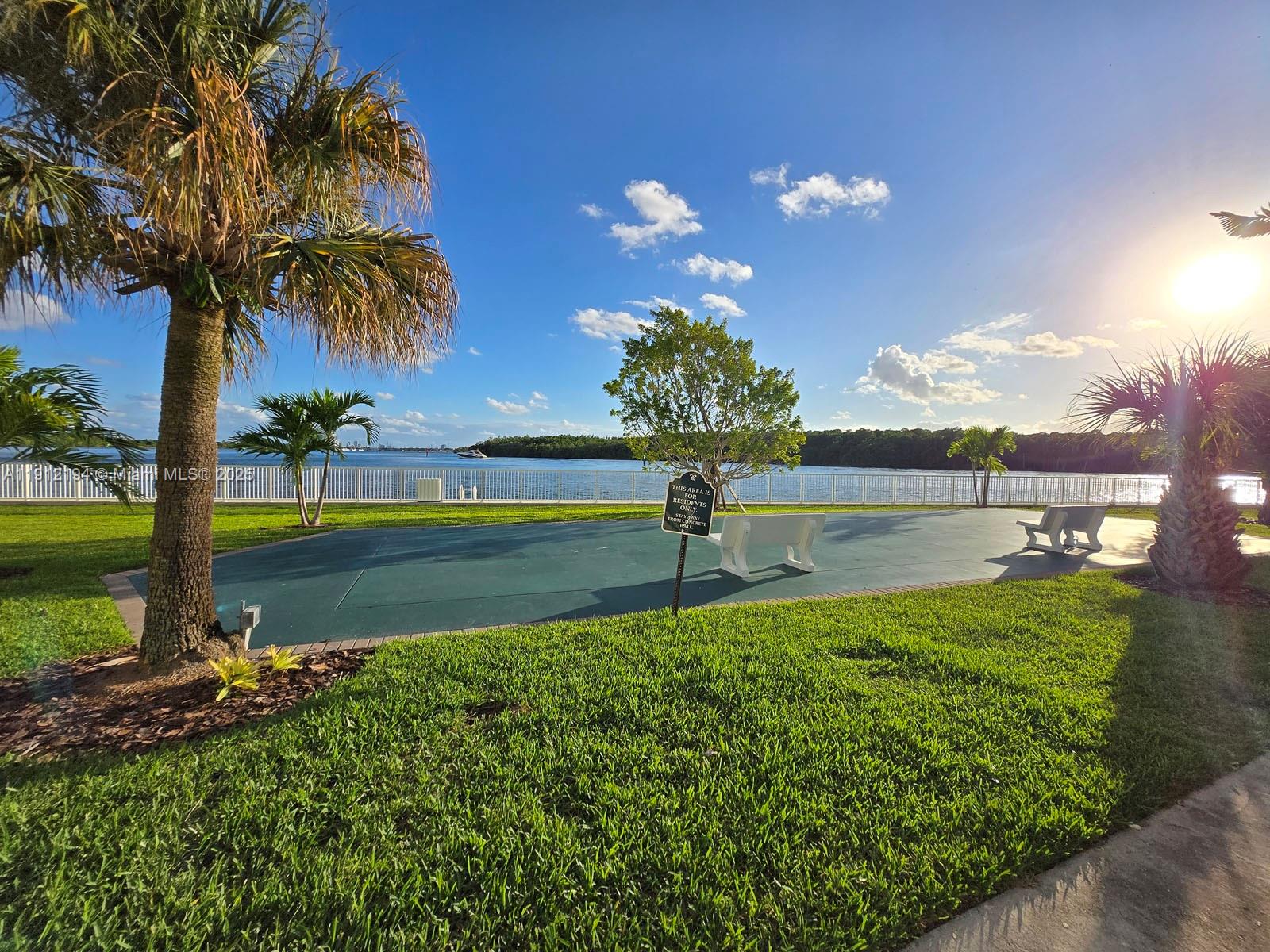 image Arlen House Condo9